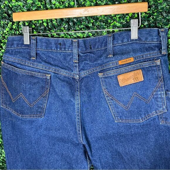 Men’s Wrangler Flame Resistant Blue Denim Jeans Sz 38x32 - Picture 5 of 5